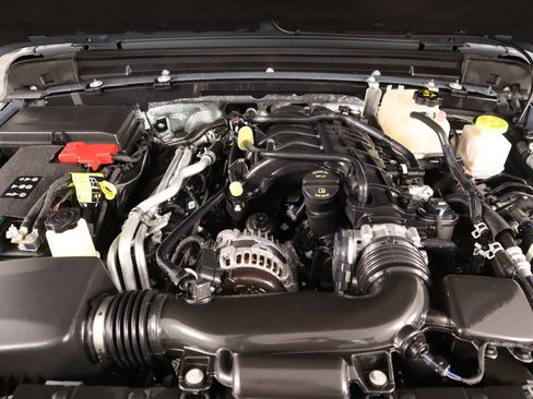 Used 2025 Jeep Gladiator Sport AWD/4WD image 18