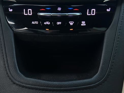 Used 2018 Cadillac XT5 Luxury w/ Driver Awareness Package image 32