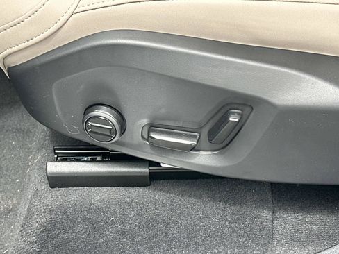 New 2026 Volvo XC90 B6 Plus w/ Protection Package Premier AWD/4WD image 14