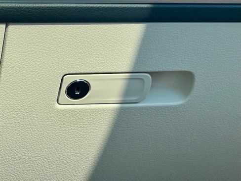 Certified 2025 Mercedes-Benz GLB 250 4MATIC image 25