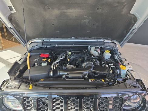 Used 2023 Jeep Gladiator Willys image 26