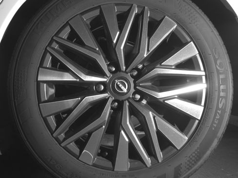 Used 2025 Nissan Altima 2.5 SV FWD image 14