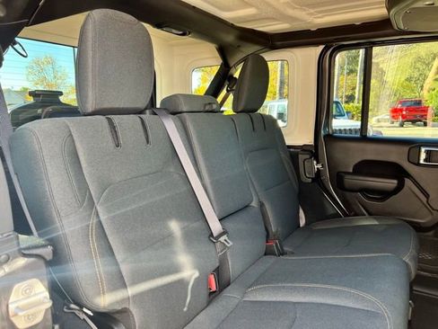 Used 2024 Jeep Wrangler Unlimited image 46