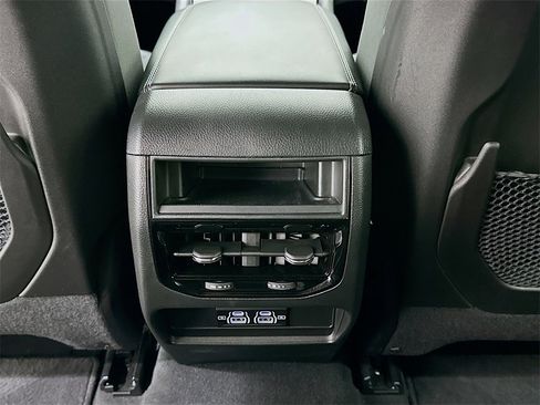 Used 2024 Jeep Grand Cherokee Laredo X image 25