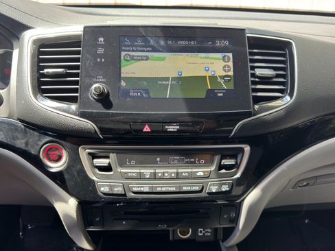 Used 2020 Honda Pilot Touring image 24
