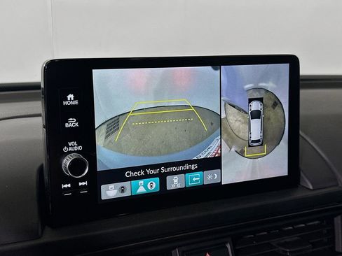 Used 2025 Honda Pilot TrailSport image 10