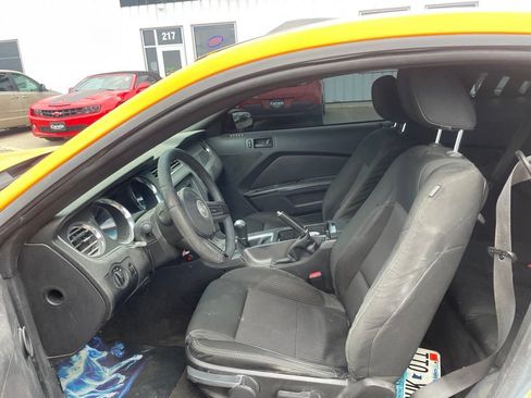 Used 2010 Ford Mustang Coupe RWD image 18