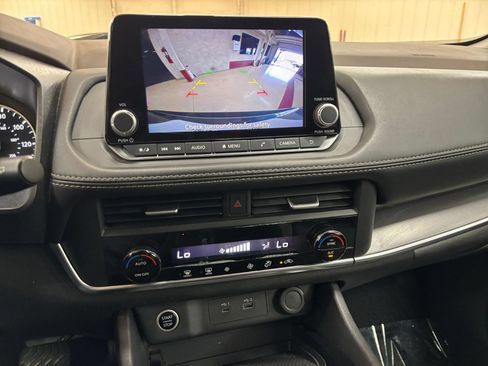 Used 2023 Nissan Rogue SV FWD image 17
