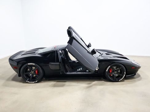 Used 2006 Ford GT RWD image 81