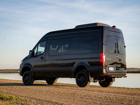 Used 2024 Mercedes-Benz Sprinter 2500 image 4