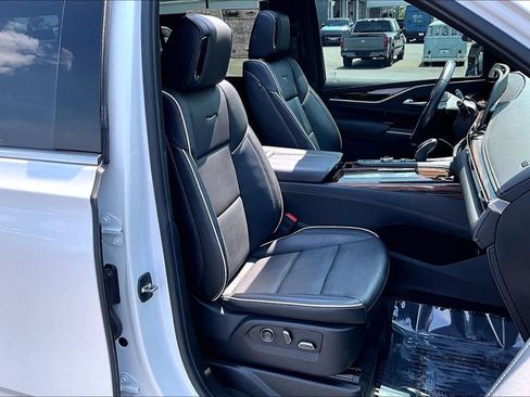 Used 2024 Cadillac Escalade ESV Premium Luxury AWD/4WD image 32