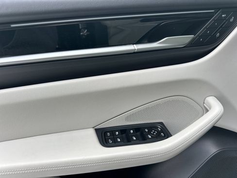 Used 2025 Porsche Macan Electric image 12