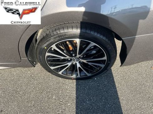 Used 2019 Toyota Camry SE FWD image 37