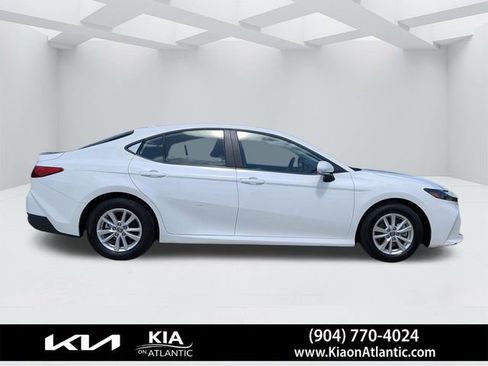 Used 2025 Toyota Camry LE image 2