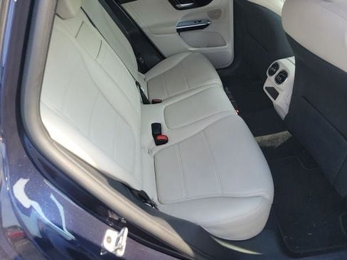 Used 2023 Mercedes-Benz GLC 300 4MATIC image 7