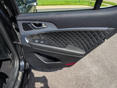 Used 2021 Genesis G70 3.3T RWD image 31