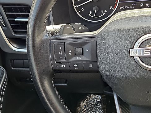 Used 2025 Nissan Rogue SV AWD/4WD image 19