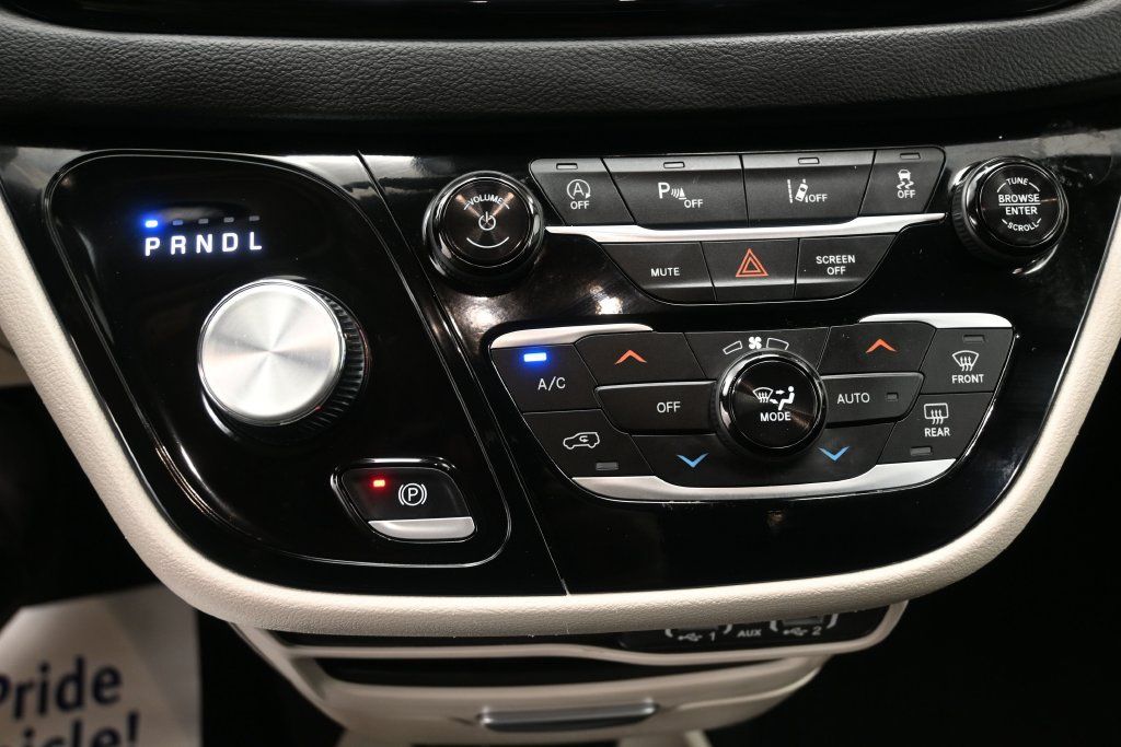 Used 2024 Chrysler Pacifica Touring-L FWD image 21