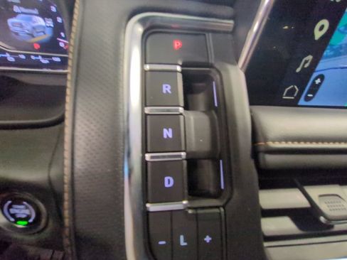 Used 2023 GMC Yukon AT4 w/ AT4 Premium Package AWD/4WD image 17