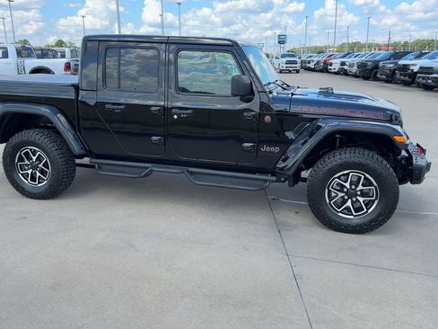 Used 2025 Jeep Gladiator Rubicon AWD/4WD image 9