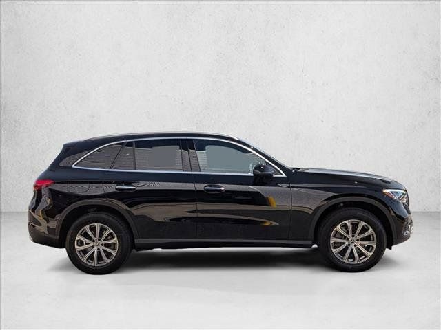 Used 2026 Mercedes-Benz GLC 300 image 4