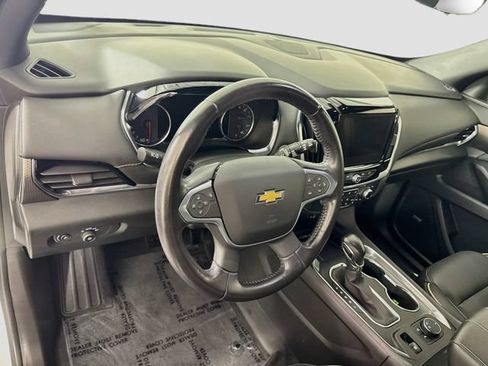 Used 2022 Chevrolet Traverse Premier FWD image 9