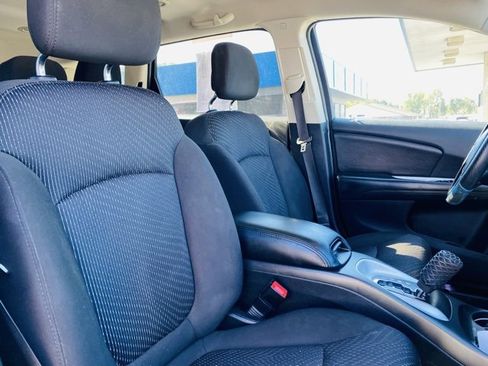 Used 2019 Dodge Journey SE image 19