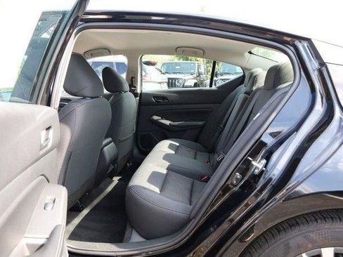 Used 2025 Nissan Altima 2.5 SV FWD image 19