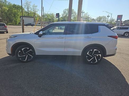 Used 2022 Mitsubishi Outlander SE AWD/4WD image 2