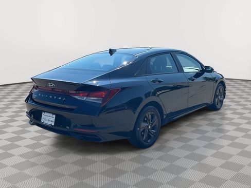 Used 2023 Hyundai Elantra SEL FWD image 5