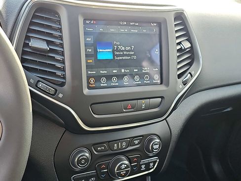 Used 2022 Jeep Cherokee Latitude Lux w/ Sun & Sound Group image 19