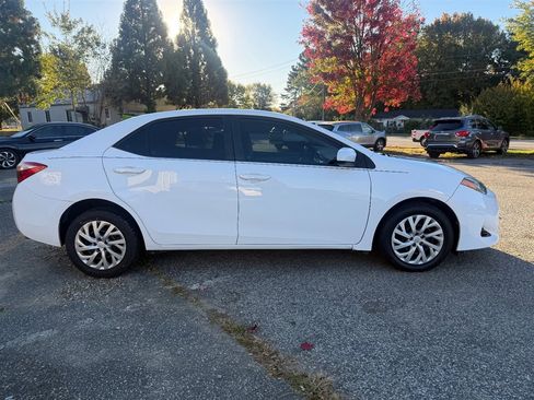 Used 2019 Toyota Corolla LE image 6