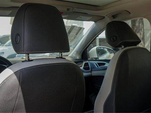 New 2025 Volkswagen Taos SE image 19