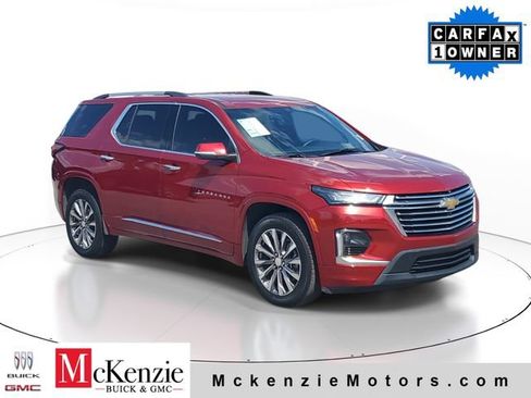 Used 2023 Chevrolet Traverse Premier FWD image 1
