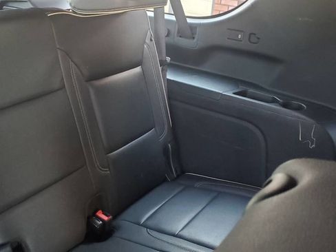 Used 2023 Chevrolet Suburban Premier image 23