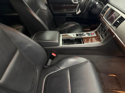 Used 2013 Jaguar XF RWD image 29