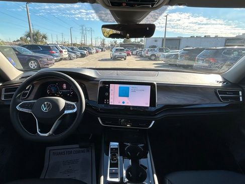 New 2026 Volkswagen Atlas SE image 11