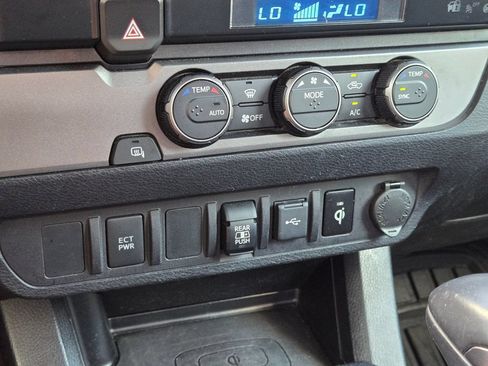 Used 2021 Toyota Tacoma TRD Sport RWD image 30