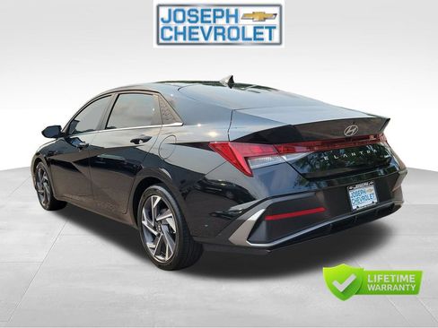 Used 2025 Hyundai Elantra Limited FWD image 3