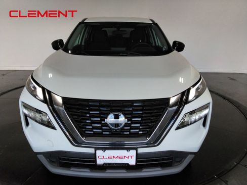 Used 2023 Nissan Rogue S image 2