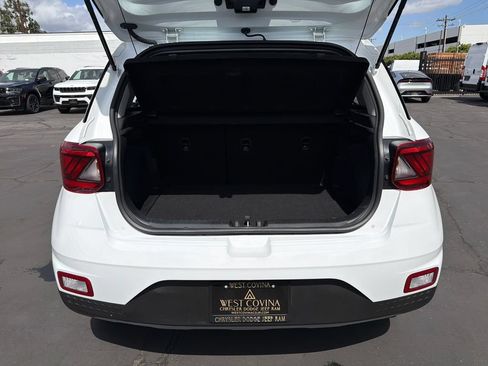 Used 2025 Hyundai Venue SEL FWD image 19