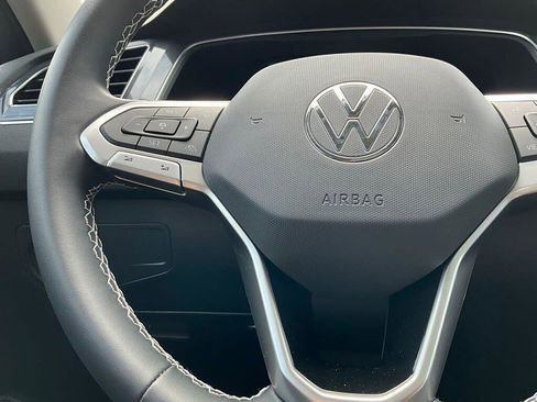 Used 2022 Volkswagen Tiguan SE AWD/4WD image 22