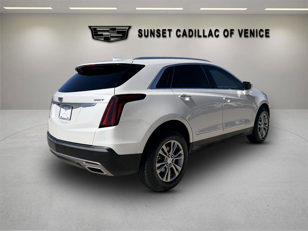 Certified 2022 Cadillac XT5 Premium Luxury FWD image 3