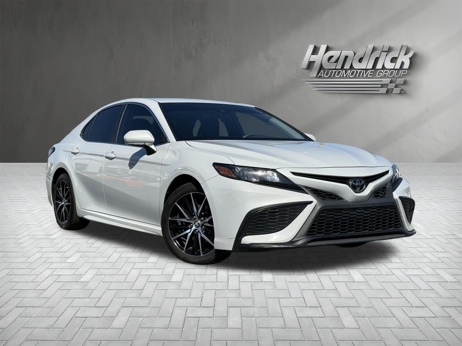 Used 2024 Toyota Camry SE FWD image 2