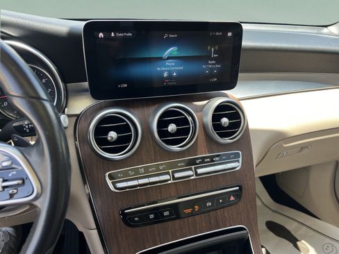 Used 2022 Mercedes-Benz GLC 300 image 17