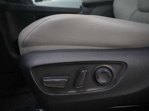 Used 2025 Toyota Sienna XLE image 24