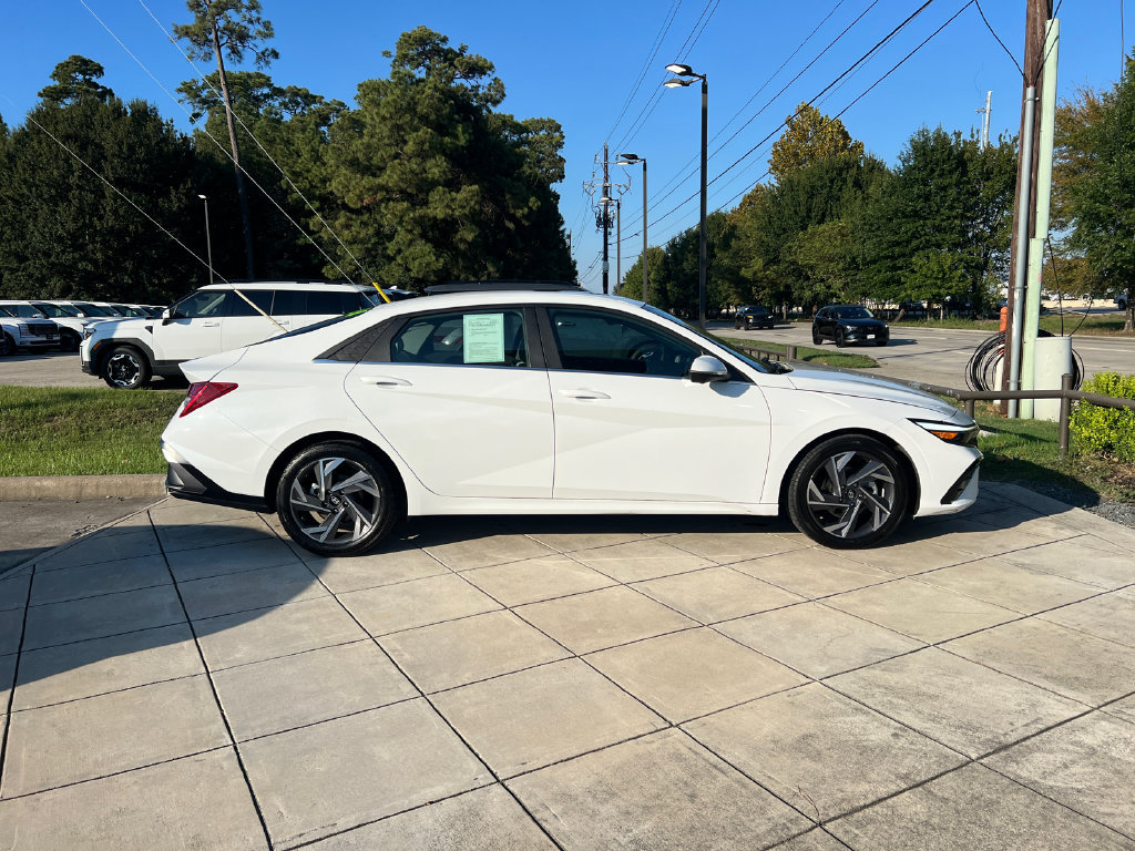 Used 2024 Hyundai Elantra Limited FWD image 4