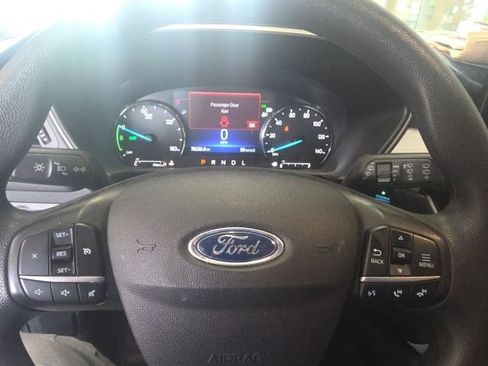 Used 2021 Ford Escape SE image 9