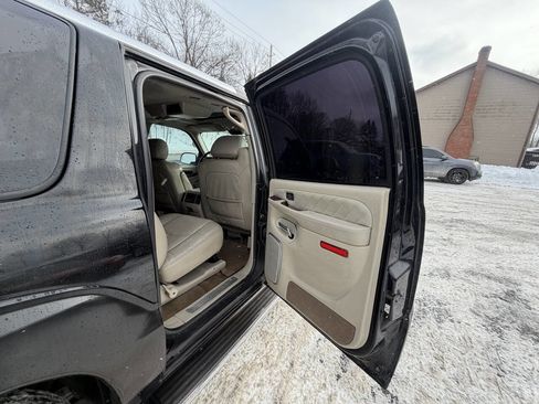 Used 2004 Cadillac Escalade ESV Platinum image 18