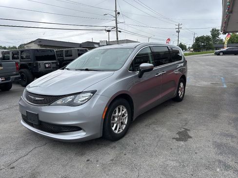 Used 2021 Chrysler Voyager LX FWD image 3